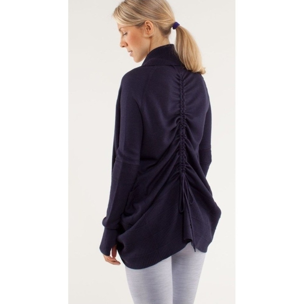 Lululemon 10 Transformation Wrap Reversible Navy Cardigan Thumbholes W3315S